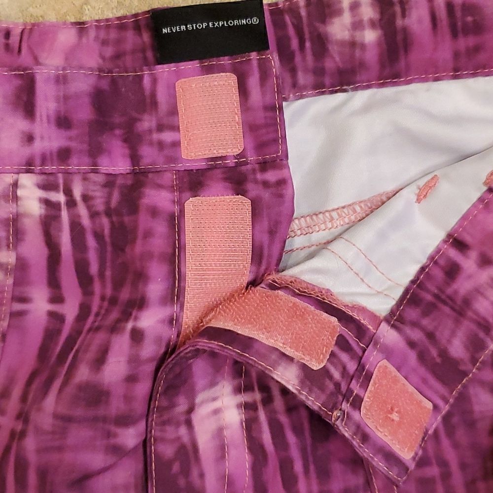 Girl's The North Face purple tie dye board shorts - Picture 6 of 9